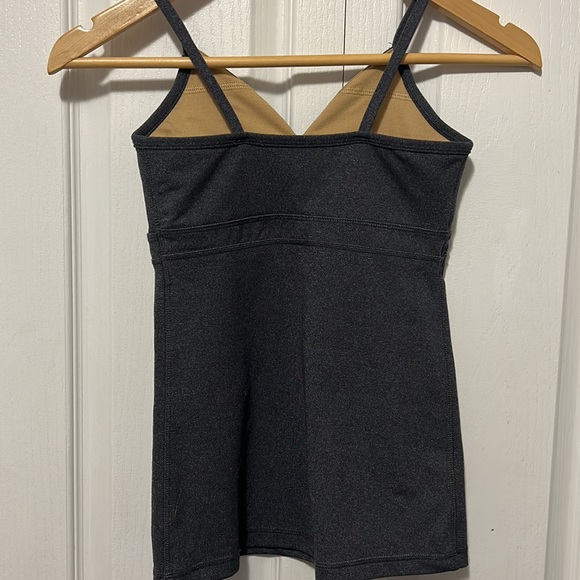 One Tooth Tank - Picture 4 of 10